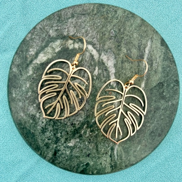 Monstera Leaf Earrings - Picture 1 of 2